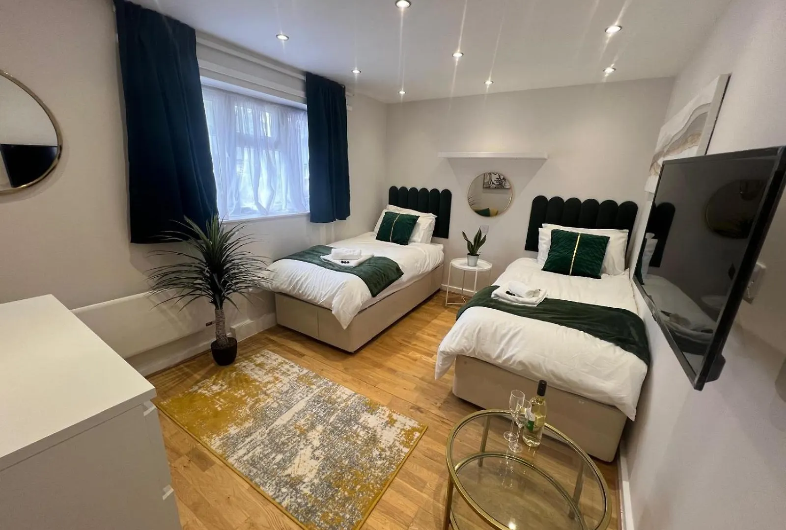 The Spacious Haven - Zone 2 Inner City London Apartment