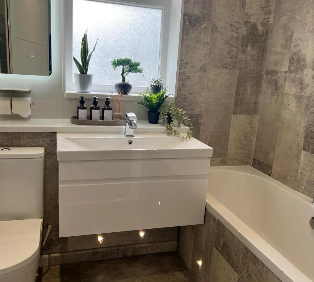 The Spacious Haven - Zone 2 Inner City London 0*,  United Kingdom